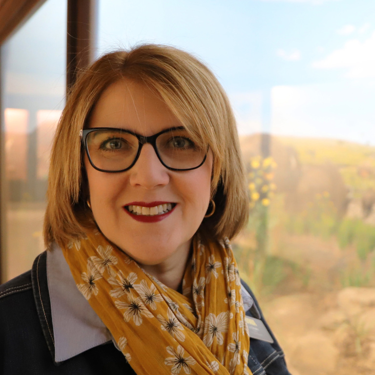 portrait of liz crooks